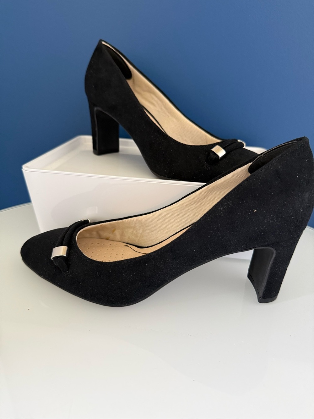 Life Stride 6.5 Wide - Black Suede Mid Heel Pumps with Bow Accent
